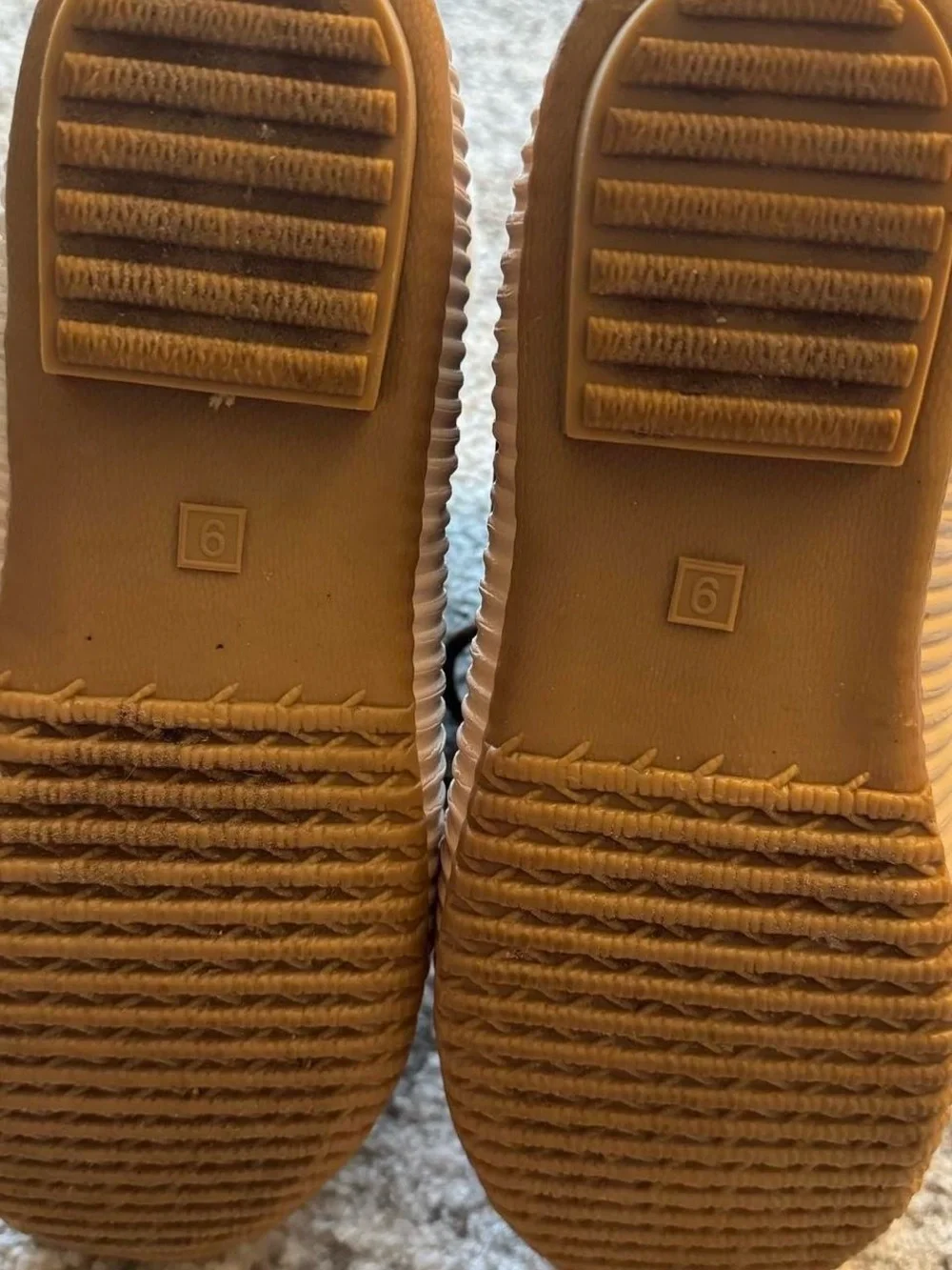 Women’s Tommy Hilfiger Winter Boots Size 9